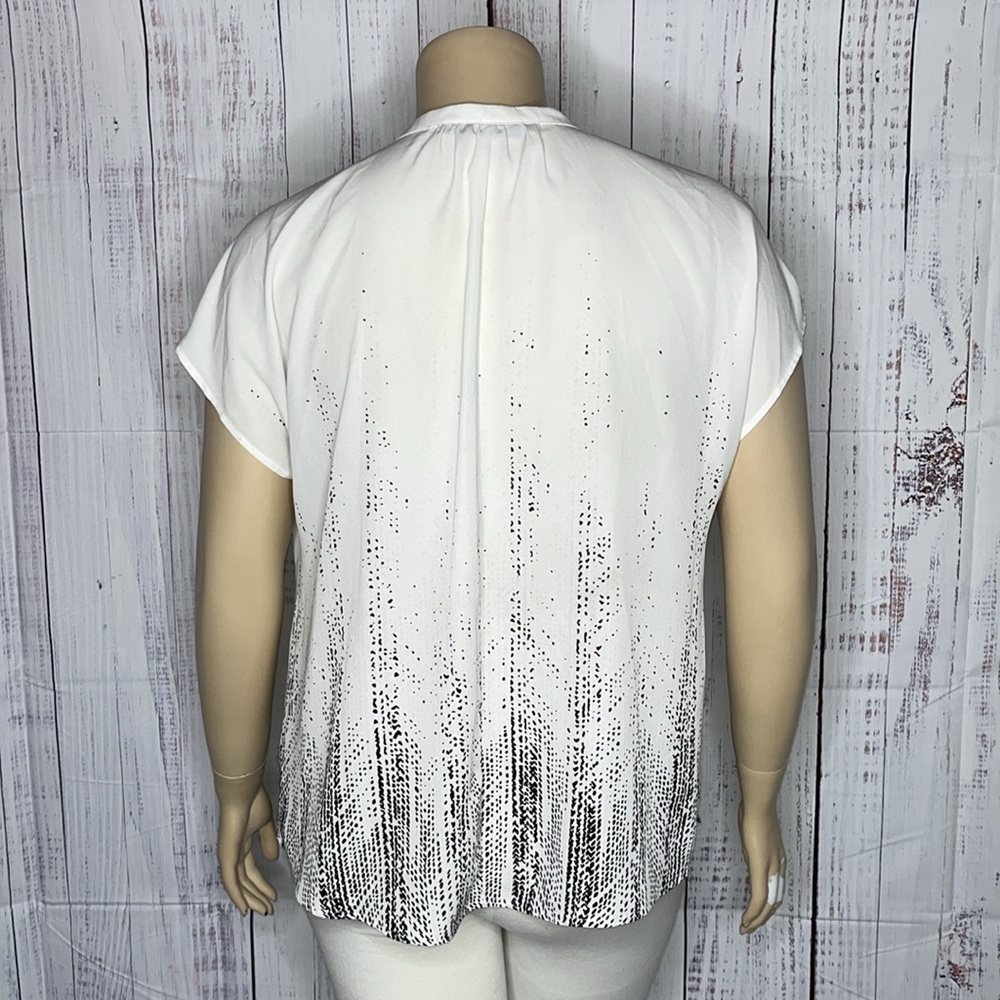 Apt. 9 Size XL White - Black & Lilac Purple Polka Dot Henley Blouse Top - Picture 3 of 4